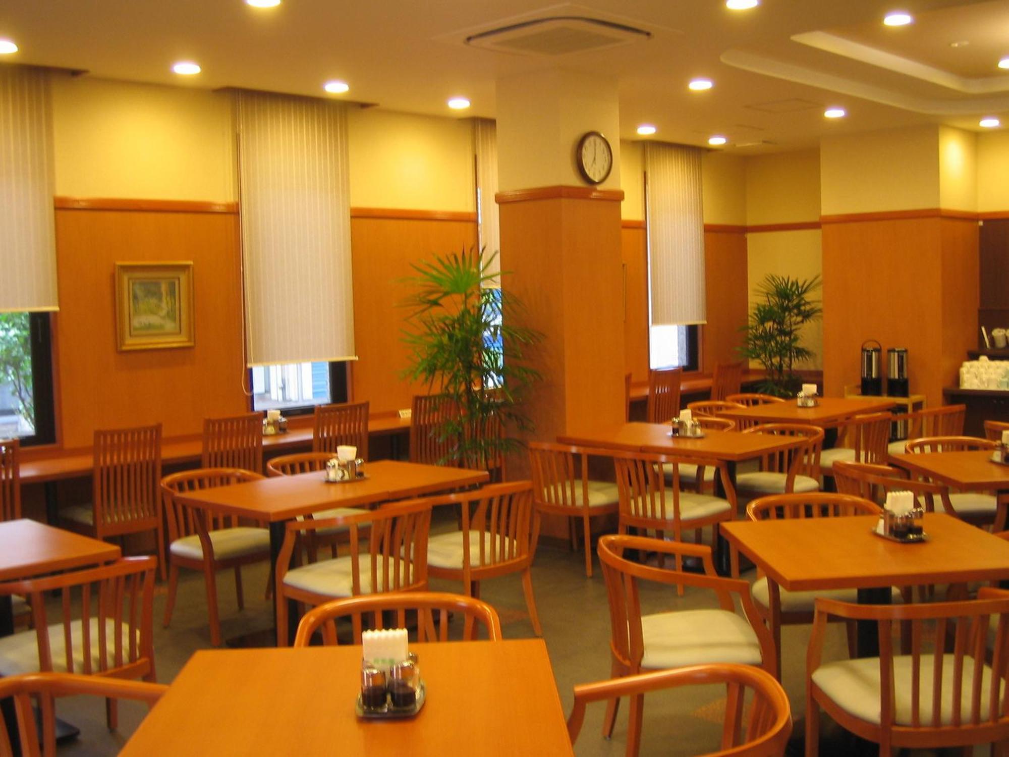 Hotel Route-Inn Kitakyushu-Wakamatsu Ekihigashi Bagian luar foto