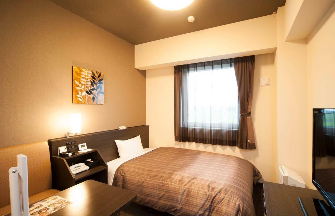Hotel Route-Inn Kitakyushu-Wakamatsu Ekihigashi Bagian luar foto