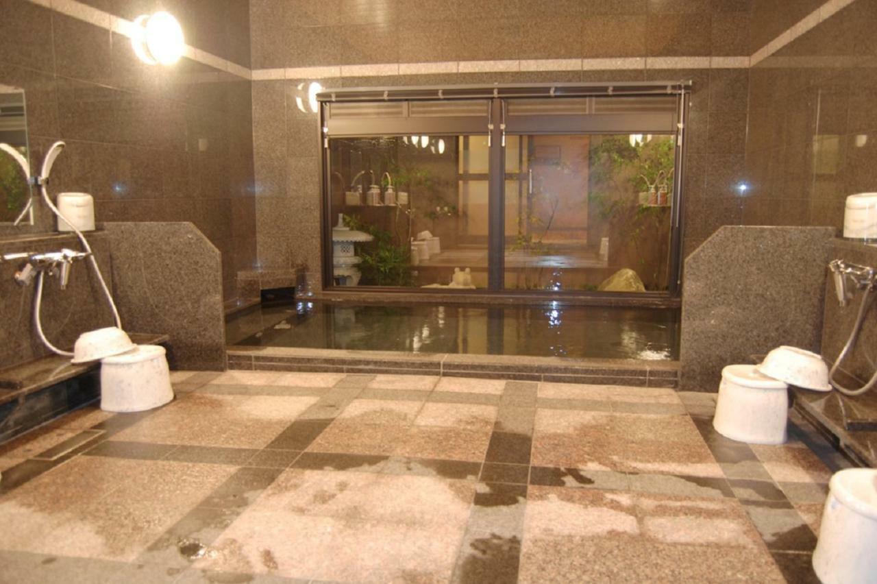 Hotel Route-Inn Kitakyushu-Wakamatsu Ekihigashi Bagian luar foto